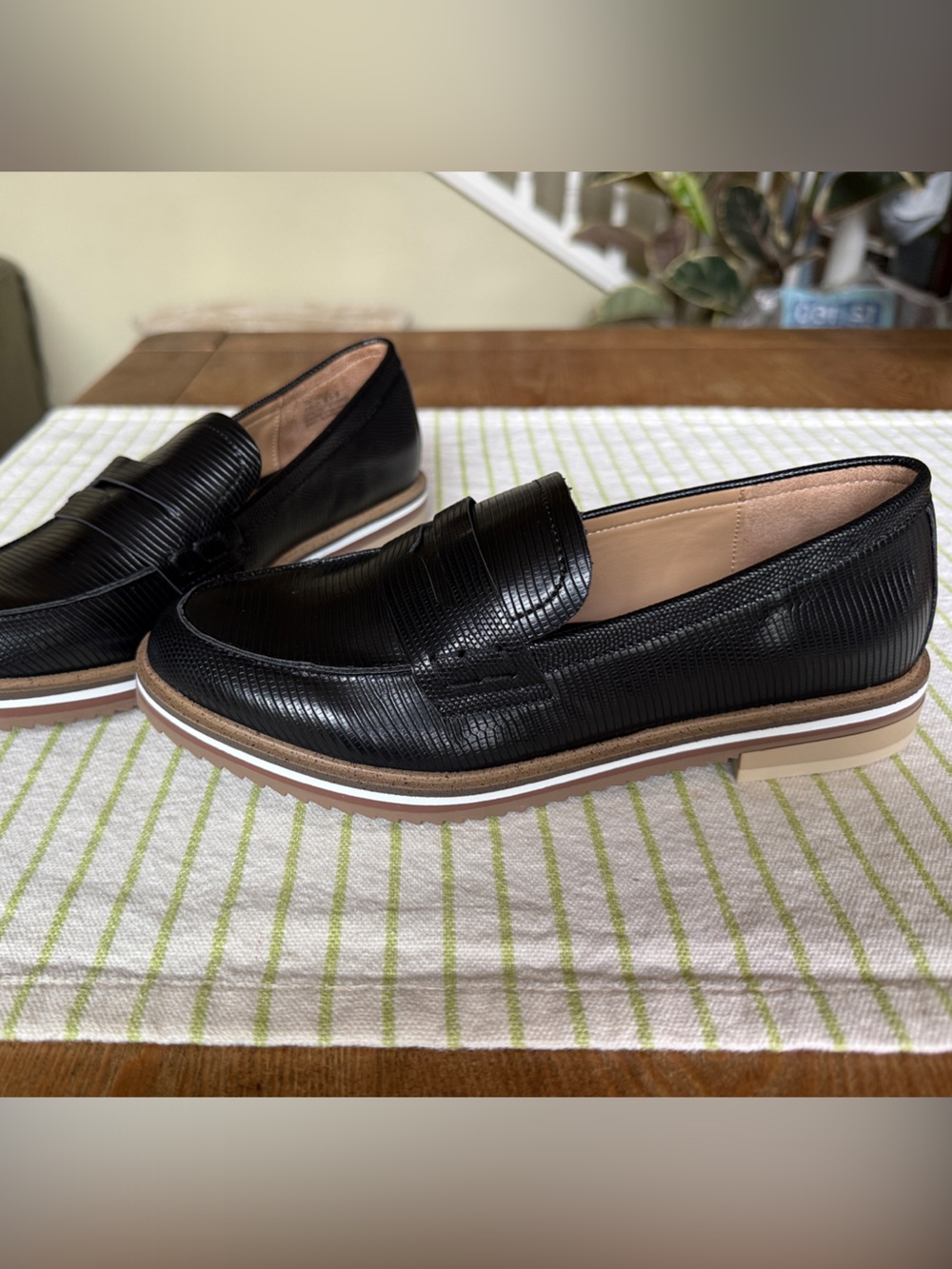 NEW Kelly & Katie Black Lizard Embossed Penny Loafers Size 6.5 M - Picture 7 of 8